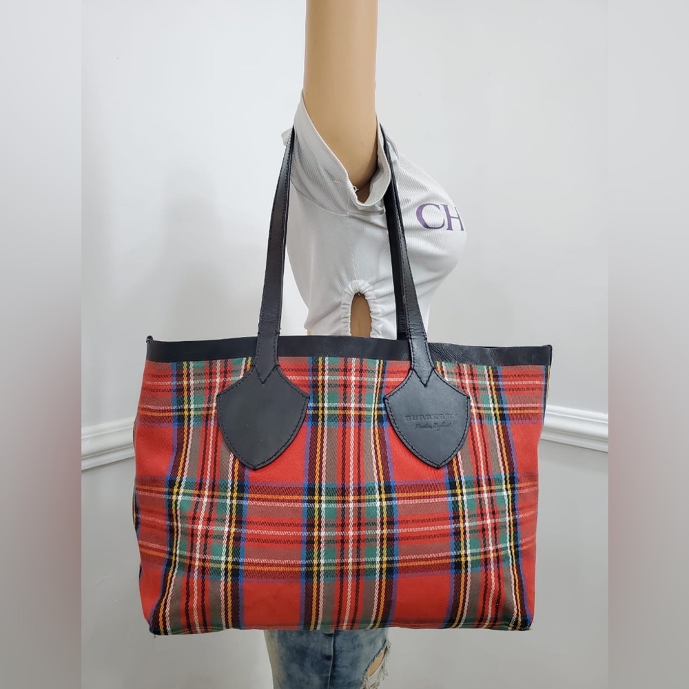 Burberry Giant tote